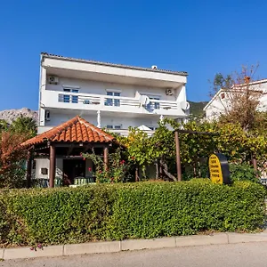 https://apartmani-velnic.primorje-gorskikotar.com